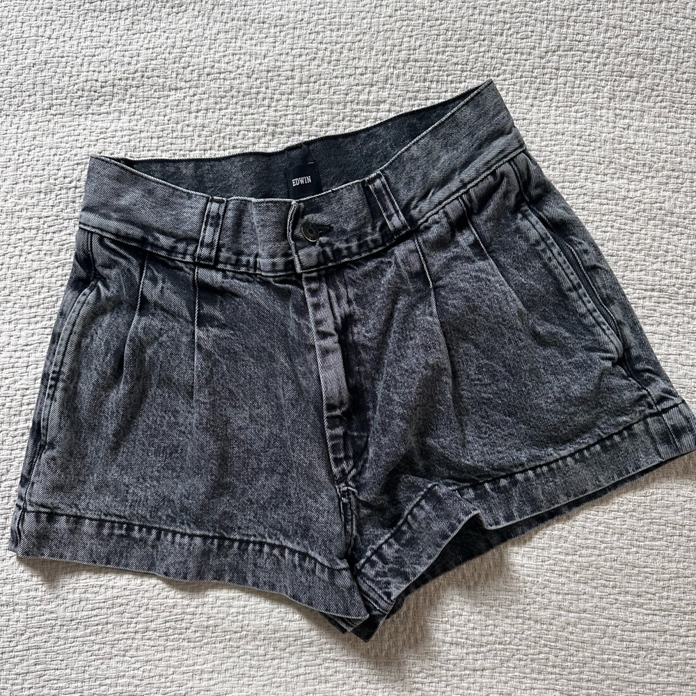 Edwin Isla Shorts in Charcoal